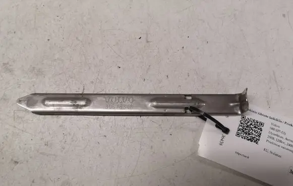 Volvo S80 Headlight/headlamp mounting bracket