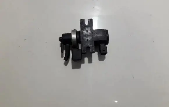 BMW 5 E39 Turbo solenoid valve 72279600 2247906