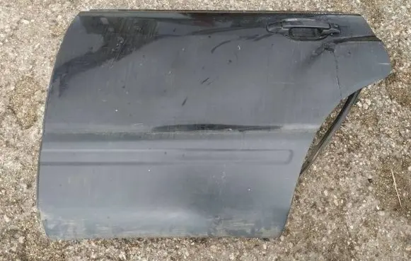 Subaru Forester SF Rear door juodos