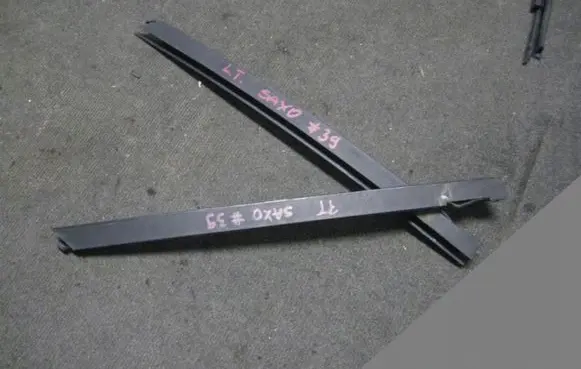 Citroen Saxo Rear door windshield rail 