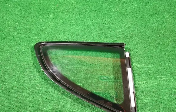 Porsche Boxster 981 Rear side window 981543112