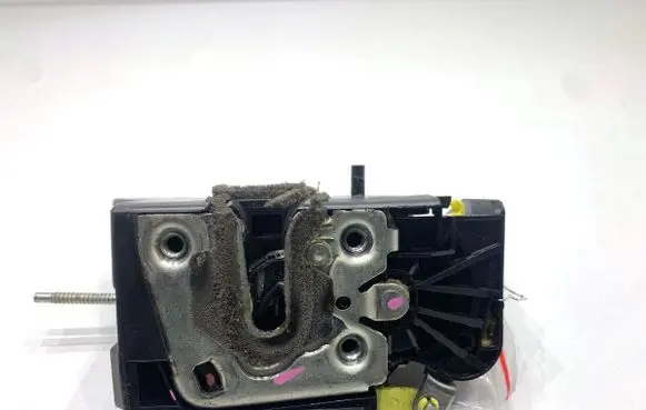 Dacia Duster II Rear door lock 