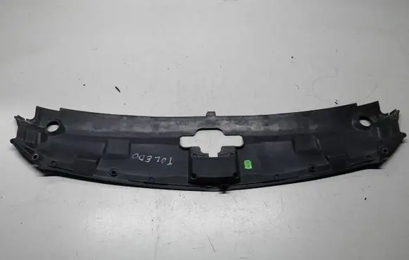 Engine bonnet/hood lock trim molding