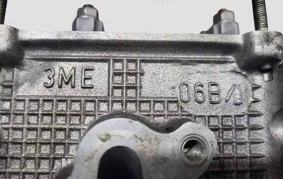 Volkswagen Golf IV Engine head 06B103373J 056103459MHH