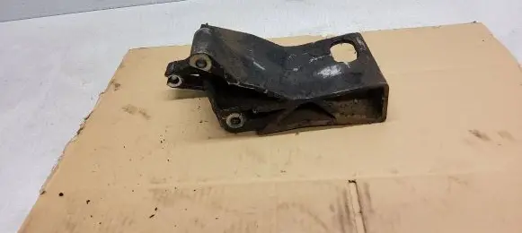 Volvo S60 Engine mounting bracket