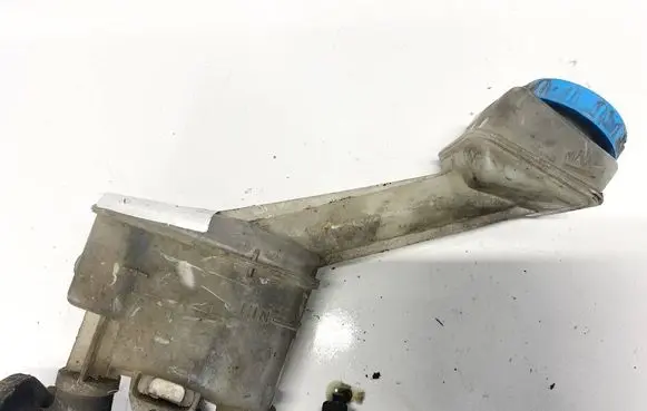 Nissan Primera Brake fluid reservoir saepp