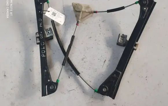 Front window lifting mechanism without motor
