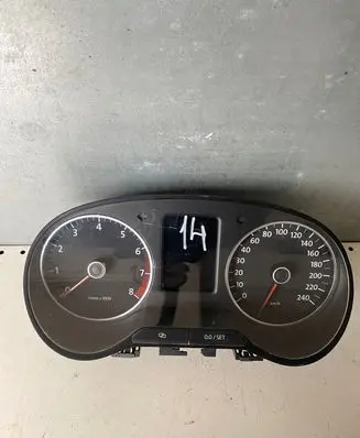Volkswagen Polo V 6R Speedometer (instrument cluster) 6R0920860F 1020701468