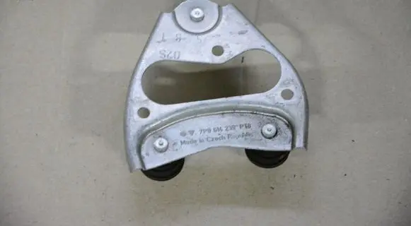 Volkswagen Touareg II ABS pump bracket 7P0614235