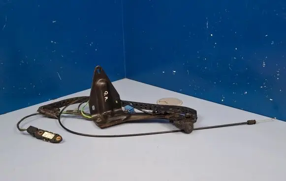 Chrysler Voyager Sliding door lower roller guide/hinge 4717753AB