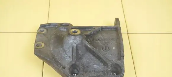 Mitsubishi Pajero A/C compressor mount bracket MR398429 6G74