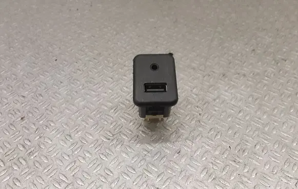 Opel Corsa D USB socket connector 25832462