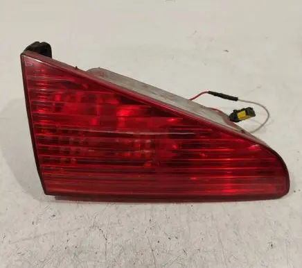 Peugeot 607 Tailgate rear/tail lights