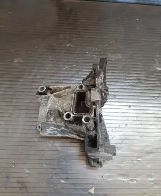 Audi A6 Allroad C6 Power steering pump mounting bracket 059145169AA