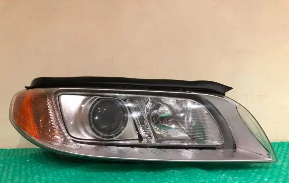 Volvo XC70 Headlight/headlamp 31214348