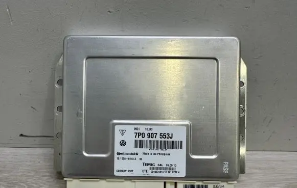 Volkswagen Touareg II Air suspension control unit module (rear) 7P0907553J 15152801442