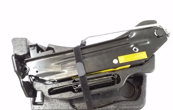 Porsche Cayenne (92A) Tool set 7P5012177B