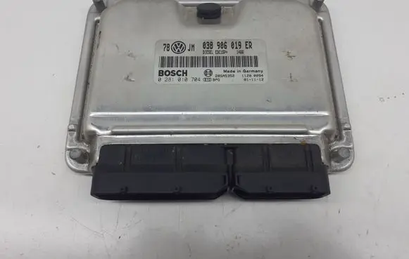 Volkswagen PASSAT B5.5 Engine control unit/module 038906019ER 0281010704 EDC15P
