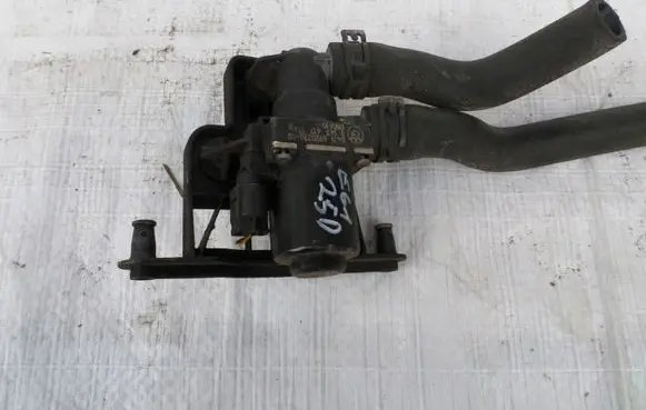 BMW 5 E60 E61 Coolant heater control valve 6920226