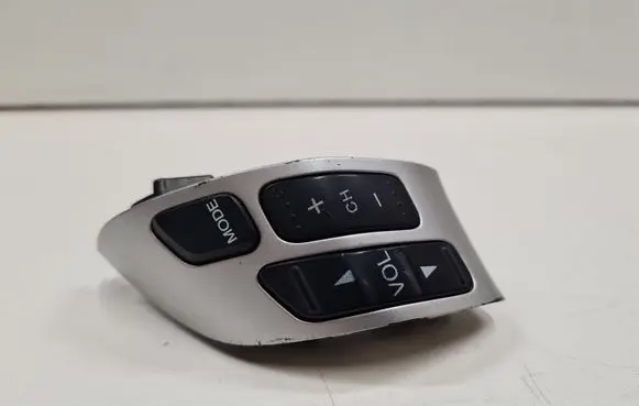 Steering wheel buttons/switches