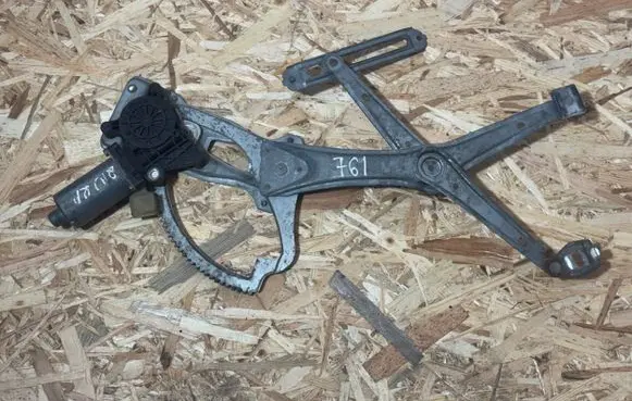 Mercedes-Benz E W210 Front door window regulator with motor 0130821708