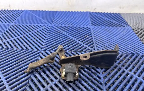 Toyota Prius+ (ZVW40) Headlight/headlamp level sensor 