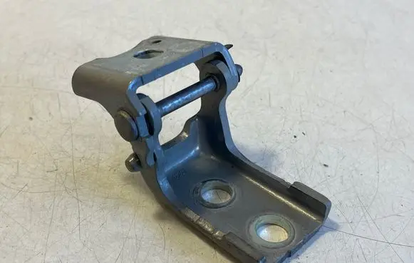 Opel Vivaro Front door upper hinge
