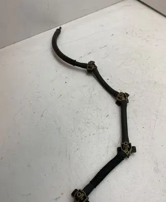 Volkswagen Jetta VI Fuel return line/hose 