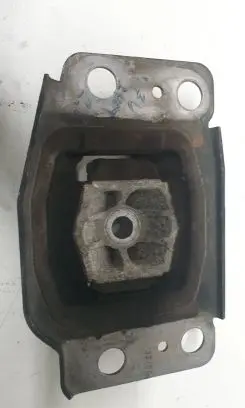 Volvo V70 Engine mount bracket 0961