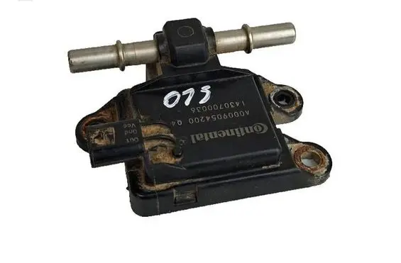 Mercedes-Benz GLA W156 X156 Fuel pressure sensor A0009054200