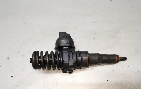 Volkswagen PASSAT B5.5 Fuel injector 038130073AR 0414720214