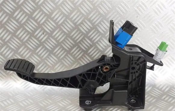 Dacia Sandero Clutch pedal 465038135R