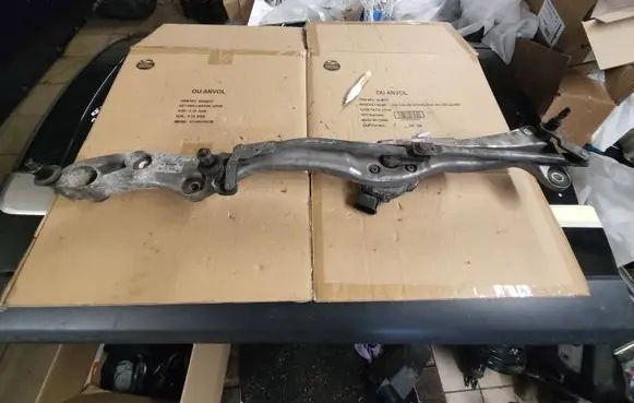 BMW 7 E65 E66 Front wiper linkage and motor 7174969 102135 3397020825