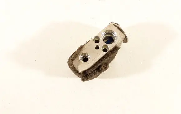 Mazda 3 I Air conditioning (A/C) expansion valve BDH7H1