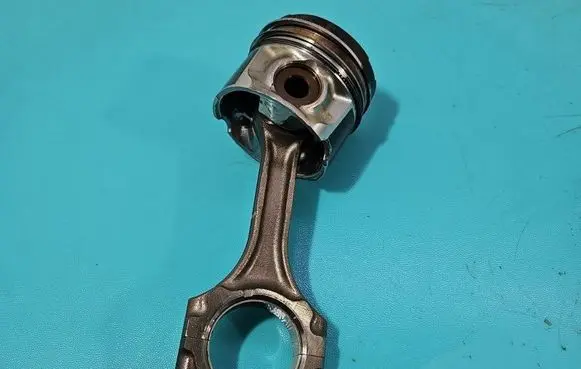 Toyota Avensis T270 Piston IMPRK1523982
