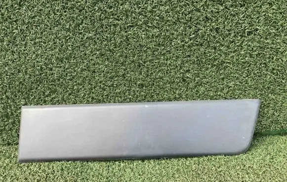 Rear fender molding trim