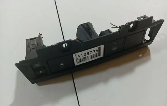 Ford Focus Windscreen/window heater switch 4M5113d73AAC 4M51-13d73A-AC