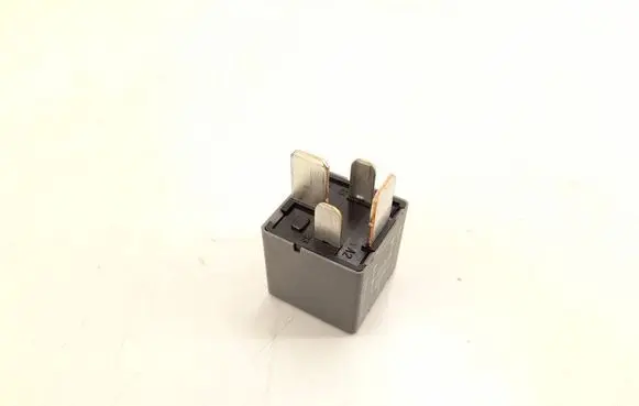 Mercedes-Benz C W205 Cruise control relay 0009822923 A0009822923