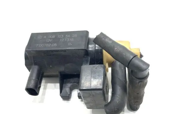 Mercedes-Benz A W176 Fuel pressure regulator A0081535428