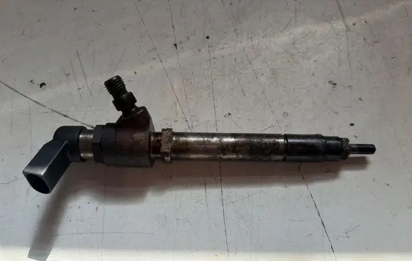 Jaguar XF X250 Fuel injector 5U3Q9K546AA