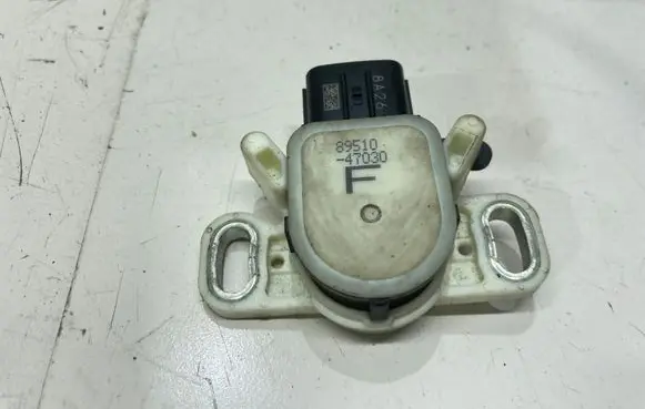Toyota C-HR I Brake pedal sensor switch 8951047030