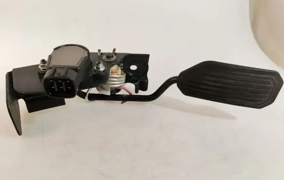 Skoda Fabia Mk2 (5J) Accelerator throttle pedal 8928152011 1983003031