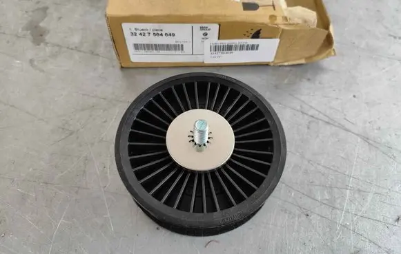 BMW 5 F10 F11 Alternator pulley 32427564649 7564649