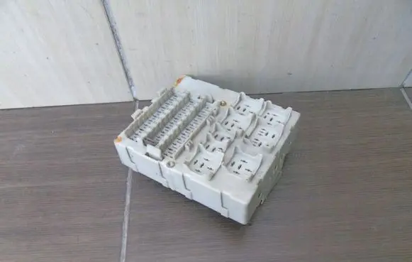 Ford Connect Fuse box set 518774104