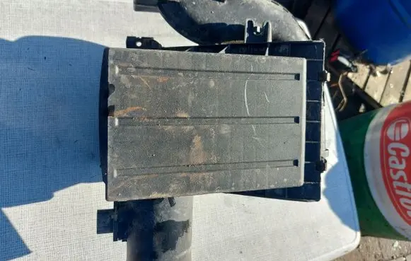 Nissan Pathfinder R51 Air filter box EB300
