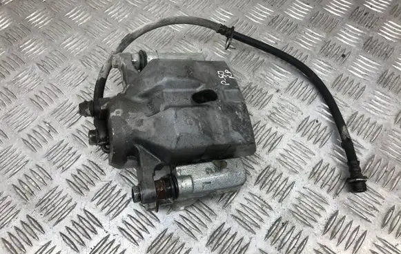 Toyota Prius (XW50) Front brake caliper