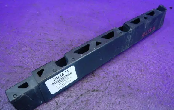 Skoda Fabia Mk2 (5J) Front bumper mounting bracket 5J6807864
