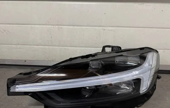 Volvo XC60 Headlight/headlamp 32337378