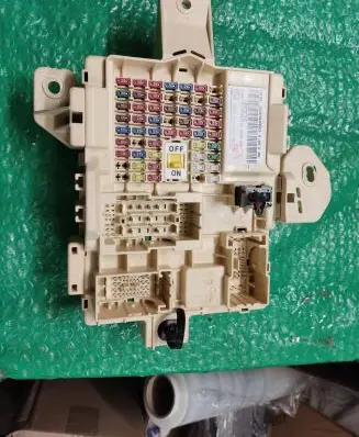 KIA Sorento Fuse module 1318406079 C5535 300S305