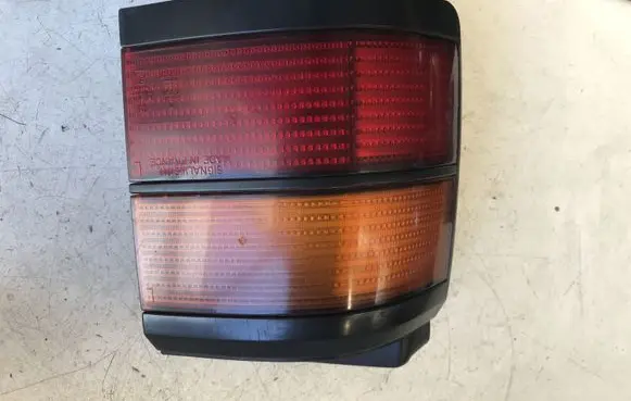 Volkswagen PASSAT B3 Rear/tail lights 333945111